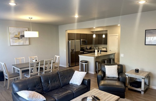 Colorado Springs House | Modern 3-Bedroom Home Facing the Mountains