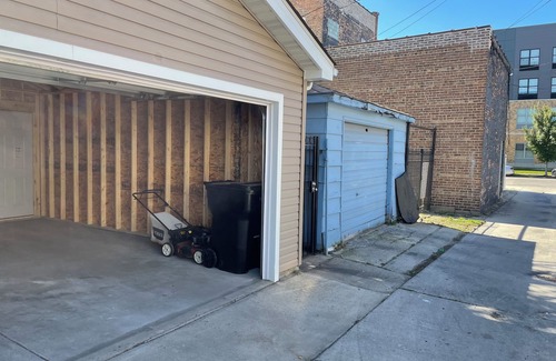 Chicago House | Modern 3-bedroom 2.5 Bathroom house with Garage Parking and experienced host.