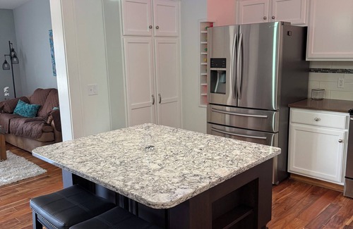 Dubuque House | Modern 3-bedroom, 3 full bath, 2 living areas, 2 kitchens, game room, hot tub!