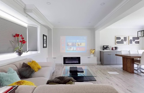 Clairlea Villa | Modern 3 Bedroom 3 washroom @ great location, pet friendly, parking & backyard
