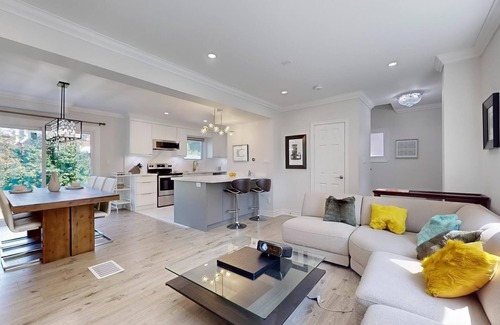 Clairlea Villa | Modern 3 Bedroom 3 washroom @ great location, pet friendly, parking & backyard