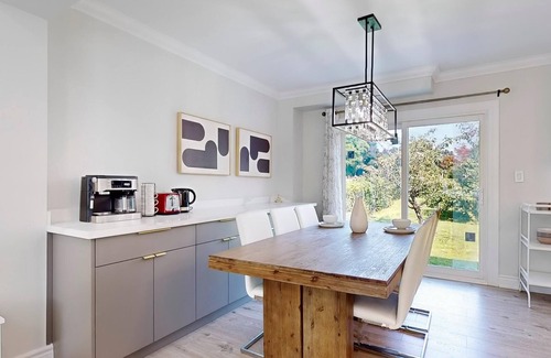 Clairlea Villa | Modern 3 Bedroom 3 washroom @ great location, pet friendly, parking & backyard