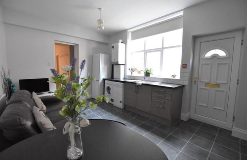 Sunderland Apartment | Modern 3 bedroom City Centre flat. Free parking.