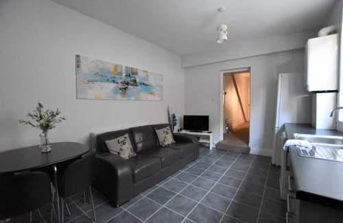 Sunderland Apartment | Modern 3 bedroom City Centre flat. Free parking.