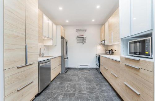 La Petite-Patrie House | Modern 3 bedroom condo