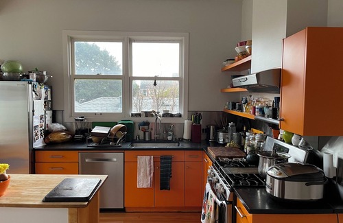 Southwest Berkeley House | Modern 3-Bedroom Getaway with Hot Tub