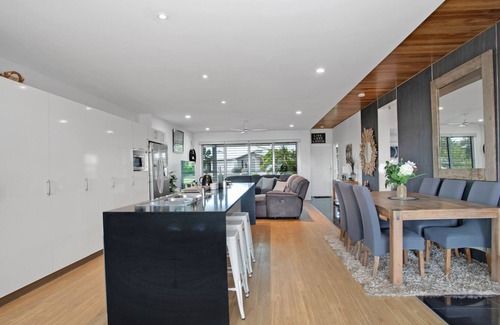 Rural View House | Modern 3-bedroom home with hot tub
