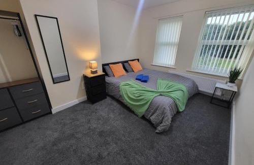 Sheffield Apartment | Modern 3-Bedroom House w Private Parking