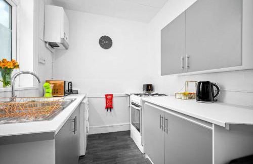 Acocks Green House | Modern 3 Bedroom House - Parking - Garden - Excellent Location - Top Rated - 181A