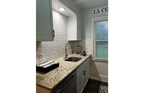 Oak Park House | Modern 3 bedroom in the center of it all!