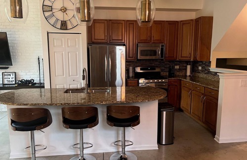Fox Valley House | Modern 3 Bedroom Loft Style Townhome in Great Location