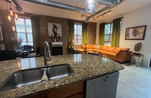 Fox Valley House | Modern 3 Bedroom Loft Style Townhome in Great Location