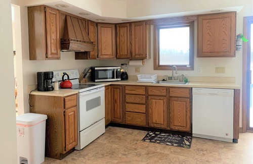 Alexandria Bay House | Modern 3 Bedroom Home nestled along Vineyard with River and Bridge Views