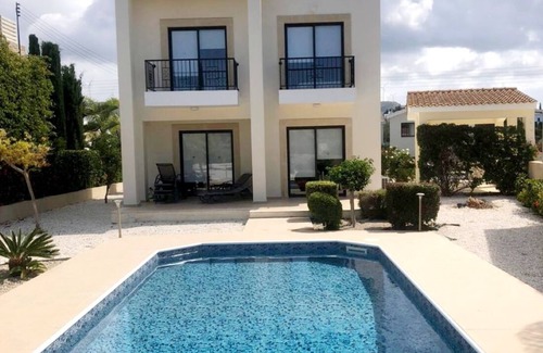 Kouklia Villa | Modern 3 bedroom villa, pool and close to golf course
