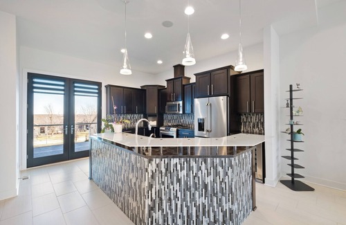 Jefferson Villa | Modern 3-Bedroom Villa Retreat in Omaha – Elegance & Convenience Combined