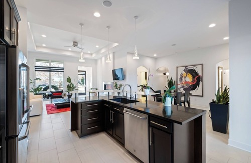 Jefferson Villa | Modern 3-Bedroom Villa Retreat in Omaha – Elegance & Convenience Combined