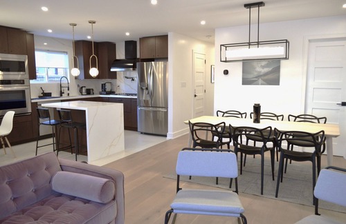 Toronto House | Modern 3 Bedroom w/free parking