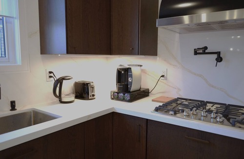 Toronto House | Modern 3 Bedroom w/free parking