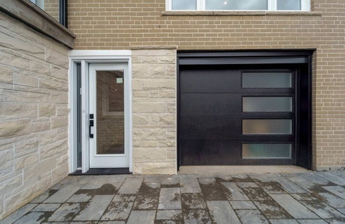 Toronto House | Modern 3 Bedroom w/free parking