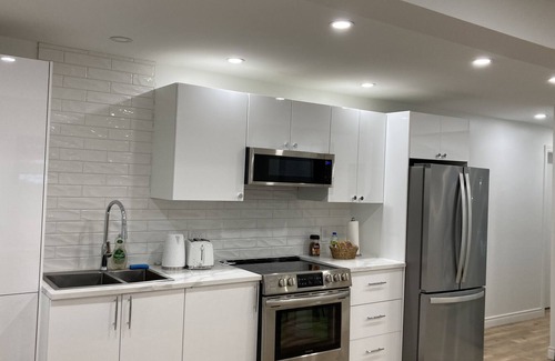 LaSalle Apartment | Modern 3 beds, free parking