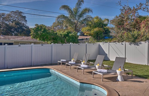 Clearwater House | 🌴Modern 3 Beds Home with Pool 🌴