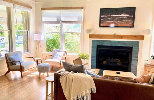 Austin Ave. Other | Modern 3 Kings Castle in Uptown Waco