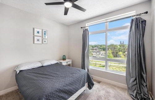 Omaha Apartment | Modern 3-Story Townhome