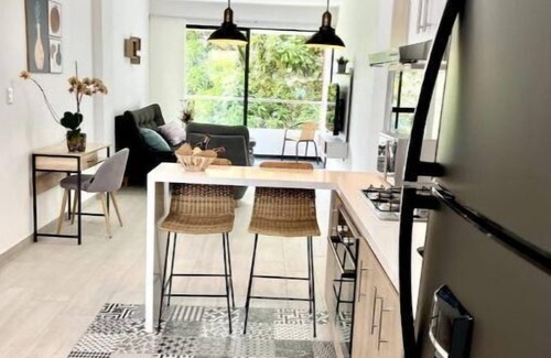 Cali Condo | Modern 302 apartment w/AC +WiFi + Parking