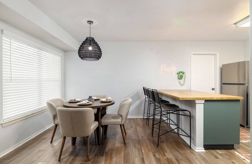San Antonio House | Modern 3BD - Centrally Located - Backyard Fire Pit