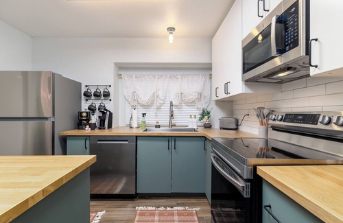 San Antonio House | Modern 3BD - Centrally Located - Backyard Fire Pit
