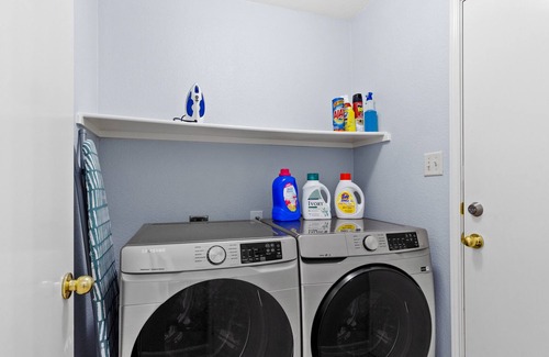 Pleasant Grove House | Modern 3BDR -15 min from DWNT Dallas - AIR HOCKEY TABLE!