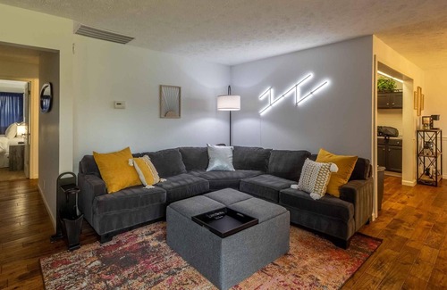 West Omaha Condo | Modern 3BR / 2BA Condo in the Heart of Omaha!
