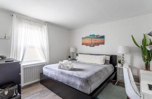 Cove - East Side - Shippan Apartment | Modern 3BR Apartment Downtown HarborPt I-95 Train