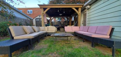 Cove - East Side - Shippan Apartment | Modern 3BR Apartment Downtown HarborPt I-95 Train