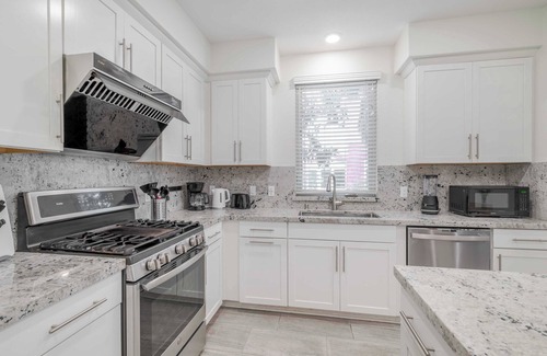 Milpitas Condo | Modern 3BR Condo in Milpitas Prime Location Smart Home & Private Balcony #42285