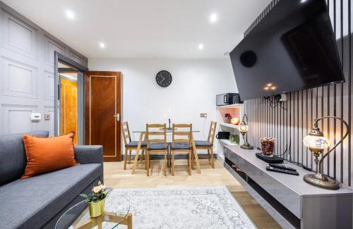 Hammersmith and Fulham Apartment | Modern 3BR Easy Access to Central London