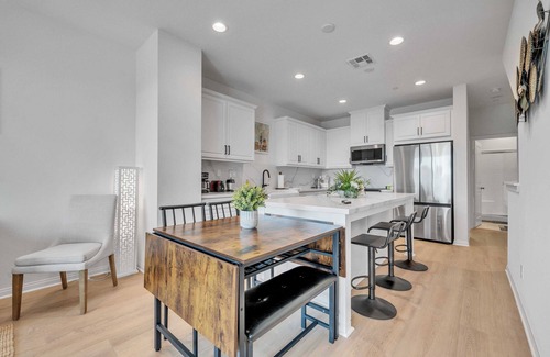 Northwest Anaheim Condo | Modern 3BR Home in Anaheim’s Palm Court-Prime Location, Fully Furnished #42270