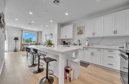 Northwest Anaheim Condo | Modern 3BR Home in Anaheim’s Palm Court-Prime Location, Fully Furnished #42270