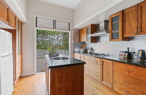 Coorparoo House | Modern 3BR Home in Coorparoo | Family-Friendly & Near Brisbane City