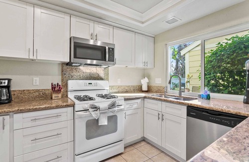 Woodbridge House | Modern 3BR Home in Irvine, Patio, Spacious Layout, Close to Beaches #18