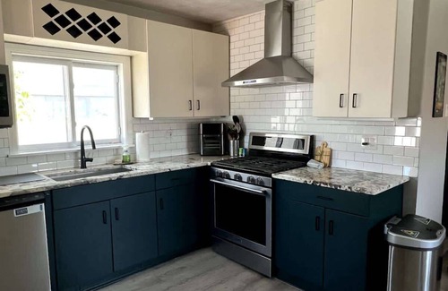 Everett Apartment | Modern 3BR Home Near Airport & Downtown w/Parking