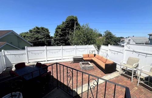 Everett Apartment | Modern 3BR Home Near Airport & Downtown w/Parking