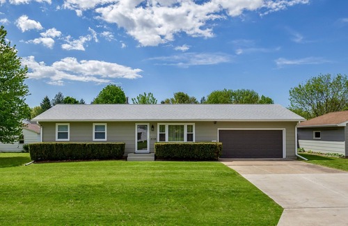 Moline House | Modern 3BR Moline Ranch Home, Great Location