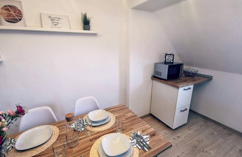 Brand-Erbisdorf Apartment | Modern 3BR Netflix, coffee timer, WIFI, parking☀️