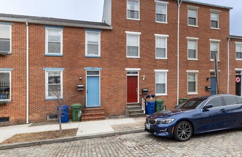 Downtown Baltimore House | Modern 3BR Retreat with BBQ & Smart TV
