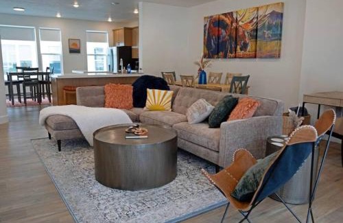 South Salt Lake House | Modern 3br Ski Retreat Mountain Views & Garage