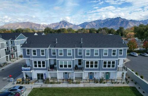South Salt Lake House | Modern 3br Ski Retreat Mountain Views & Garage