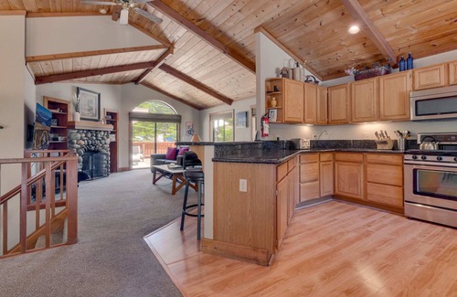 Talmont Cabin | Modern 3BR Tahoe Cabin w/Hot Tub