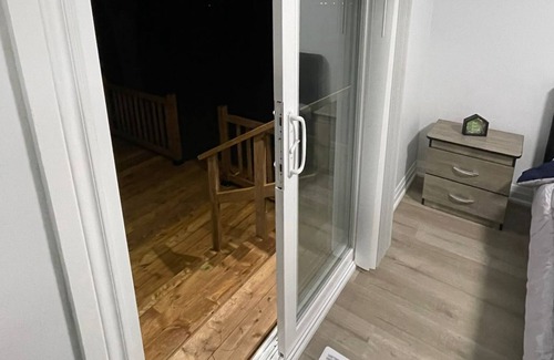 Georgina Cottage | Modern 4 bdrm cottage at Lake Simcoe!