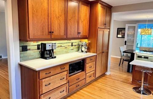 Edina House | Modern 4+ bed, fenced yard, attached garage home in a wonderful neighborhood